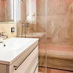 Apartman 6 Person In *