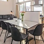 6 Person In Apartman *